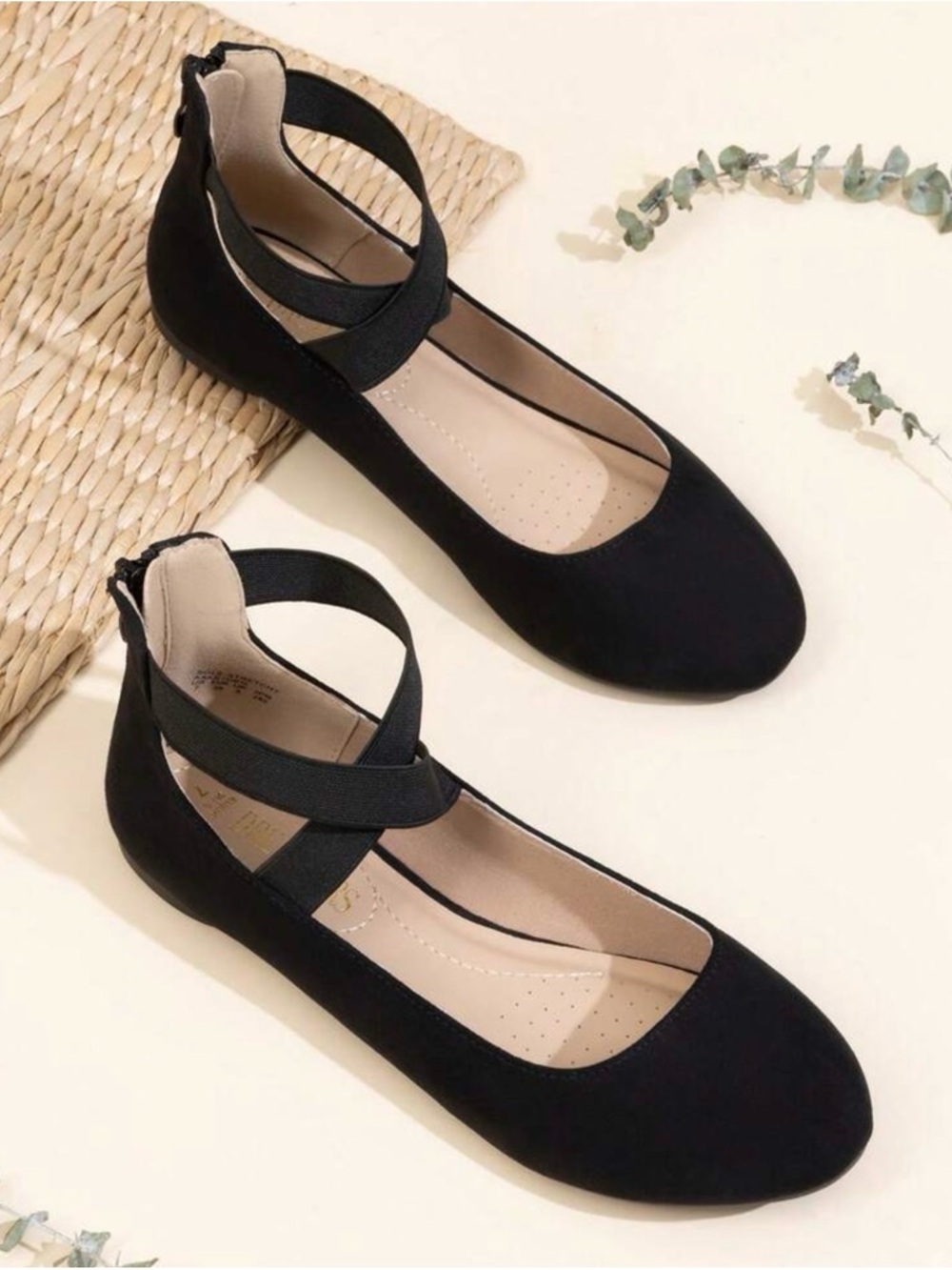 Dream Pairs Black Crisscross Strap Flats